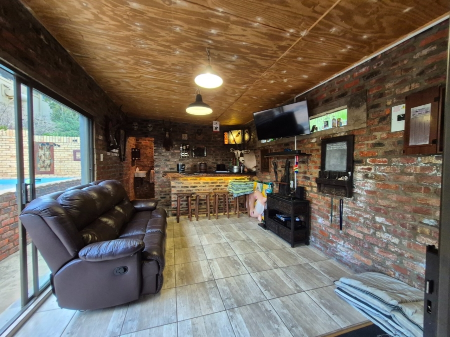 5 Bedroom Property for Sale in Langenhovenpark Free State